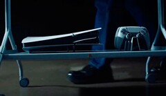 Пьедестал не только вмещает телевизор, но и предлагает место для Sony PS5.