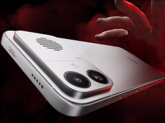 Redmi K90 Max стоит около 513 долларов в Китае. На снимке: промо-картинка, демонстрирующая дизайн задней панели телефона.