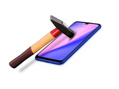 Xiaomi Redmi Note 7 трудно разбить, но, как оказалось, довольно легко согнуть (Изображение: itcrumbs)