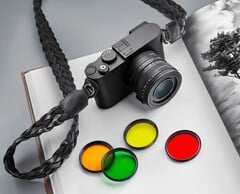 Благодаря черно-белому датчику камеру Leica Q3 Monochrom можно использовать даже с цветными фильтрами.