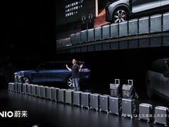На фотографии — 5-местный кроссовер Nio ES8