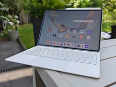 Обзор Huawei MatePad Pro 12.2 (2025): Матовый тандемный OLED с высокой яркостью