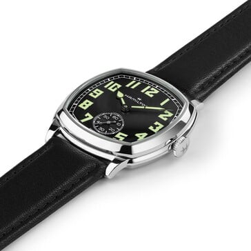 Часы Hamilton H36129730 оснащены чёрным циферблатом