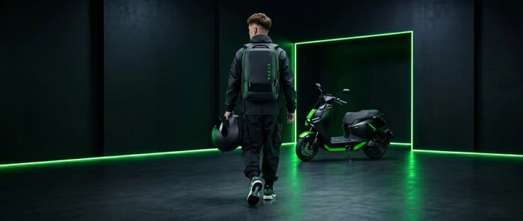 При покупке самоката вы получите рюкзак Razer в подарок