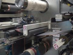 На фото: Пилотная линия GAC по производству твердотельных элементов емкостью 60 Ач+, усовершенствованная (Источник изображения: CCTV)