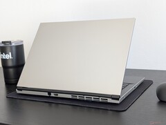 Blitz Ultra 2 14 лучше поддается модернизации и ремонту, чем популярные модели от Dell или HP, хотя и за счет размера и веса (Источник изображения: Notebookcheck)