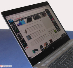 HP EliteBook 840 G5 сочетает в себе яркую подсветку, матовый экран и достойную плотность пикселей, что позволяет назвать дисплей устройства лучшим вариантом для длительных работ за компьютером.