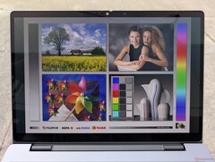 На открытом воздухе при яркой пасмурной погоде