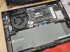 Lenovo ThinkPad T14s 2-в-1 Gen 1 (источник изображения: Benjamin Herzig/Notebookcheck.com)