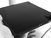 Galaxy Z Fold 8 Duo от Samsung, по всей видимости, будет не уступать Oppo Find N6 (на фото) в плане качества сгиба.