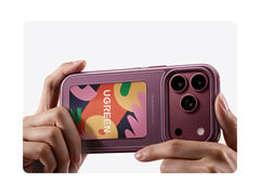 Чехол Magic E-Ink доступен в трёх цветах. На фото: аксессуар крепится к iPhone 18 Pro.