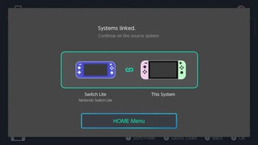 Шаг 3 объединения консолей Nintendo Switch для совместного использования виртуальных игровых карт: Появится экран подтверждения 'Systems linked', указывающий на то, что процесс объединения завершен. Пользователю предлагается продолжить работу на исходной системе, нажав кнопку HOME Menu.