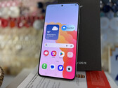6,7-дюймовый Samsung Galaxy S25 FE со 128 ГБ в настоящее время можно приобрести по цене около 600 долларов. (Источник изображения: Notebookcheck)
