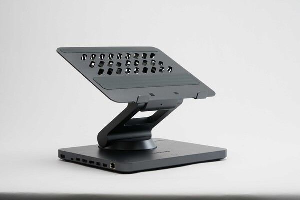 Lenovo Smart Motion Concept, судя по портам на боковой стороне, может использоваться как док-станция. (Источник изображения: Lenovo)