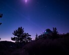 Лаборатория телескопа оптической связи передает восьмилазерный маяк на бортовой лазерный приемопередатчик оптической связи глубокого космоса (Источник изображения: NASA и JPL-Caltech)