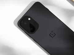 Подтверждено, что OnePlus 15R будет оснащен 50 МП основной камерой на задней панели. Изображение: задняя часть телефона. (Источник изображения: 瘦子說)
