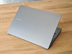 Обзор Samsung Galaxy Book5 Pro 14 - Наконец-то конкурент Apple MacBook Air благодаря Lunar Lake?