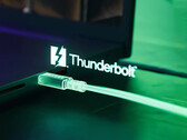 Руководитель Lenovo говорит, что системам "еще рано" широко внедрять Thunderbolt 5 (Источник изображения: Razer - отредактировано)