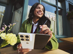 Motorola Razr Fold поддерживает стилусный ввод с помощью Moto Pen Ultra.