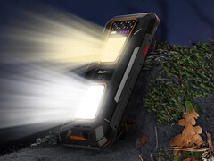 WP58 Pro - это прочный смартфон с двумя фонариками (Источник изображения: Oukitel)