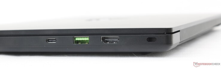 Правая сторона: USB-C 3.2 Gen. 2 (USB4 + DisplayPort 1.4 + Power Delivery), USB-A 3.2 Gen. 2, HDMI 2.1, слот замка Kensington