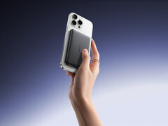 PicoGo AM52 поддерживает беспроводную зарядку по стандарту Qi 2.2 и проводную зарядку мощностью 45 Вт. На снимке: промо-изображение пауэрбанка. (Источник изображения: Baseus)