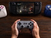 Контроллер 8BitDo Pro 3 можно подключить к Steam Deck через Bluetooth или USB. (Источник изображения: 8BitDo)