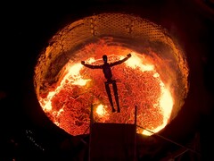 Figure эффектно проводит своих роботов F.02: несколько гуманоидных машин самостоятельно прыгают в печь.