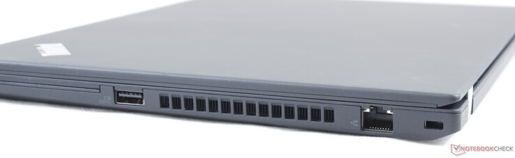 Правая сторона: считыватель смарт-карт , USB 3.1 Type-A, гигабитный Ethernet, слот замка Kensington
