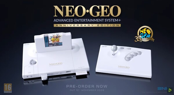 NeoGeo AES+ Anniversary Edition белого цвета и поставляется с беспроводным Arcade Stick.