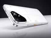Модель Pova 8 Pro в цветовом решении «arc white»