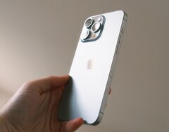 Apple iPhone получит совершенно новый дизайн в 2027 году. (Источник изображения: Cătălin Dumitrașcu)