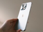 Apple iPhone получит совершенно новый дизайн в 2027 году. (Источник изображения: Cătălin Dumitrașcu)