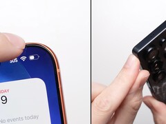 iPhone 17 Pro Max (слева) и Galaxy S25 Ultra (справа) после испытания на падение с высоты 1 метра. (Источник изображения: PhoneBuff на YouTube, скриншот)