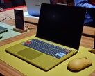 Ноутбук Lenovo IdeaPad Vibe 14 в цвете «Spicy Gold» с индивидуально оформленными клавишами.