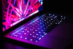 Apple разрабатывает клавиатуру для MacBook с мини-светодиодами для динамических настраиваемых ножек. (Источник изображения: Irving Marca)