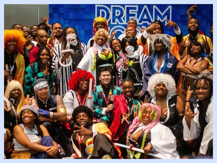 Сотни косплееров встречаются на DreamCon каждый год.