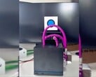 Консоль Steam Machine, модифицированная с использованием компонентов водяного охлаждения.