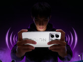 Модель Legion Y70 2026 появится в продаже в Китае 19 мая. На снимке: промо-картинка, демонстрирующая белый вариант цвета телефона.