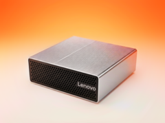 Lenovo SFF RTX Spark имеет минимальную двухцветную отделку.