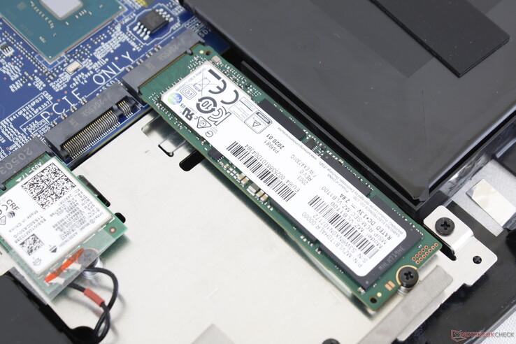 Два слота M.2 2280 PCIe x4 поддерживают RAID. Отсека под 2.5-дюймовых SATA III накопителей нет