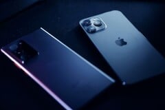 Почти каждый второй проданный смартфон — от Apple или Samsung.