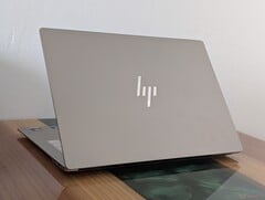 Новый OmniBook Ultra 14 поставляется с обновленным OLED-дисплеем с частотой обновления 120 Гц вместо исходного IPS-дисплея с частотой 60 Гц