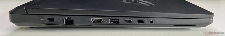 Слева: блок питания, Ethernet (2,5 Гбит/с), HDMI 2.1 FRL, USB-A 3.2 Gen 2 (10 Гбит/с), 2x USB-C 4.0 с Thunderbolt 5 (120 Гбит/с, DisplayPort, Power Delivery), 3,5 мм аудио
