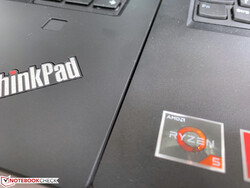 ThinkPad E480 (слева) b ThinkPad E485 (справа)