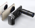 Vivo X300 Pro с прикрепленным аксессуаром из комплекта камеры. (Источник изображения: Vivo - отредактировано)