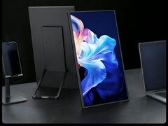 Внешний монитор можно расположить на столе различными способами.