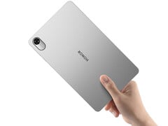 Pad X7b доступен в версиях с WiFi и LTE. На фото: задняя панель планшета.