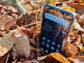 Oukitel WP60 больше, чем любой другой телефон, благодаря своему 7,2-дюймовому экрану, но при этом имеет очень длительное время автономной работы.