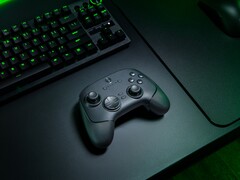Беспроводной контроллер Razer Wolverine V3 Pro 8K для ПК показан на рабочем столе (Источник изображения: Razer PR)